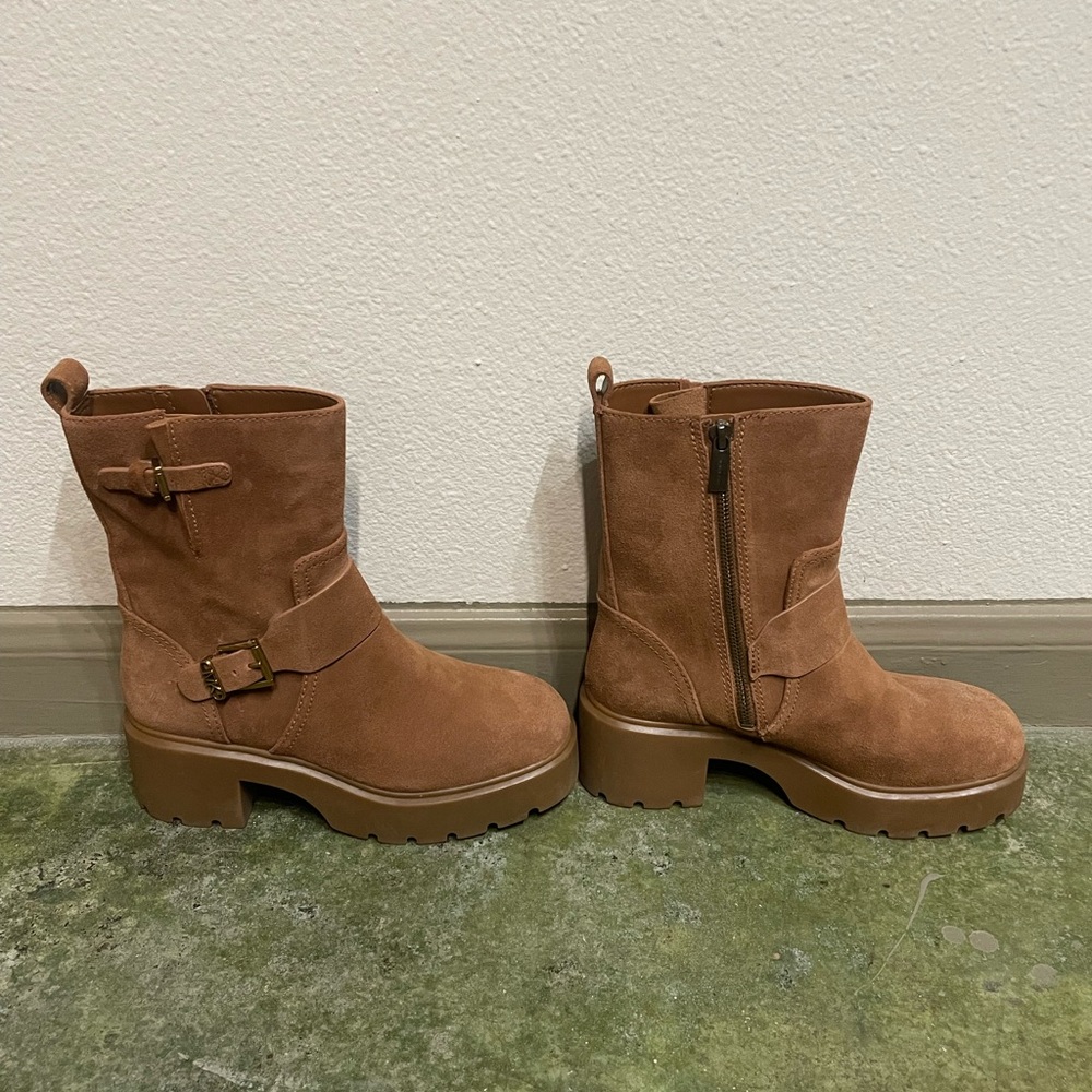 Women's Michael Kors Boots - Picture 6 of 10